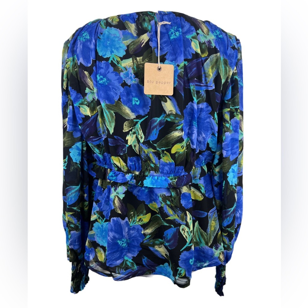 NWT Blu Pepper Blue Green Floral V-Neck Shirt Blouse Long Sleeve Medium - Picture 2 of 7